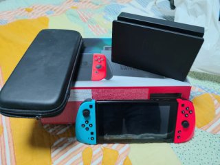 Nintendo Switch con Joy-Con Rojo y Azul