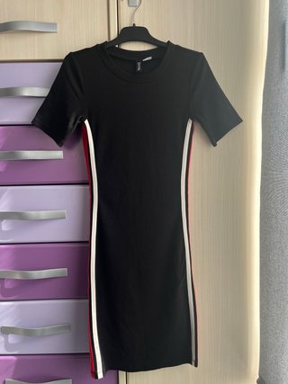 Vestido Negro con Bandas Laterales