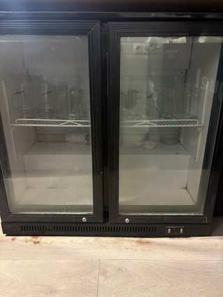 Nevera expositora de doble puerta
