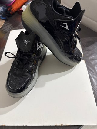 Zapatillas con Ruedas Negras