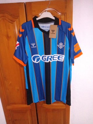 Camiseta de fútbol. Nueva con etiqueta.