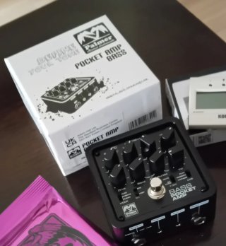 Palmer Pocket Bass PreAmp y Afinador Korg