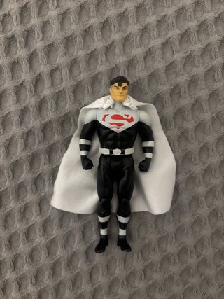 Figura de Acción Superman (Traje Negro)
