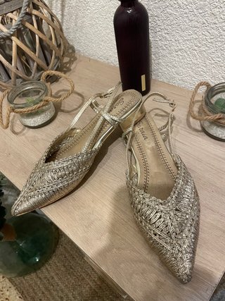 Zapatos Destalonados Dorados Saraia