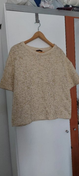 Camiseta de punto beige dorada