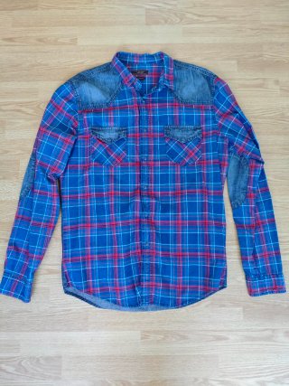 Camisa de cuadros azul y roja