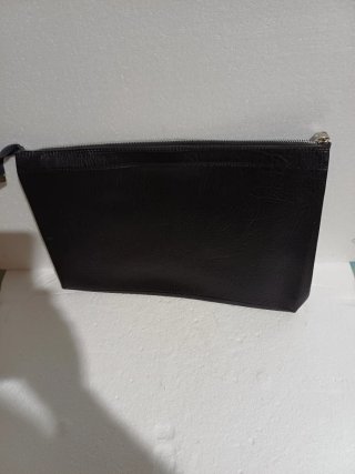 Cartera de Piel Negra