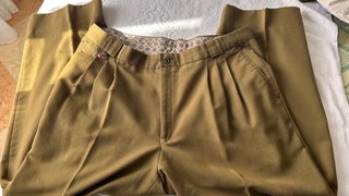 Pantalón de Pinzas Verde Oliva