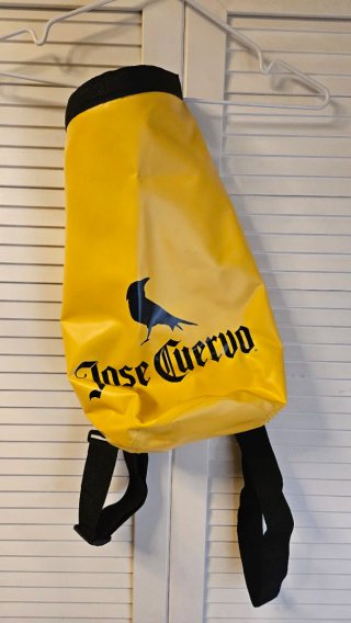 Mochila Jose Cuervo Amarilla