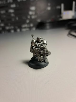 Explorador de metal con Bolter Pesado