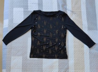 Camiseta de vestir negra con detalles