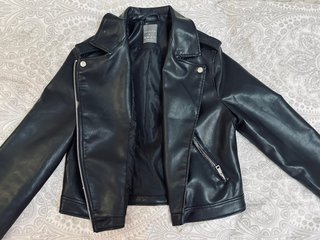Chaqueta Efecto Piel Negra Primark Talla S
