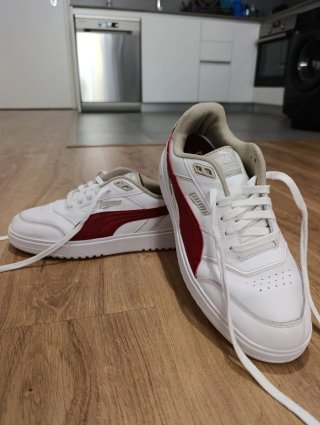 Zapatillas Puma Blancas y Rojas