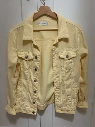 Cazadora vaquera denim Mango color amarillo pastel