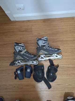 Patines en línea con protecciones. Talla 44.