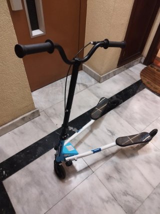 Patinete de tres ruedas