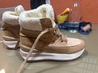 Botines beige con forro de borreguito