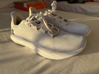 Zapatillas Under Armour T45 + calcetines