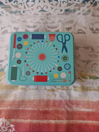 Caja Metálica de Costura Tiger