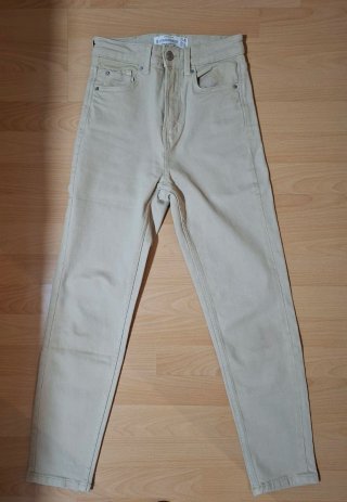 Jeans Mom Fit Stradivarius Beige Talla 34