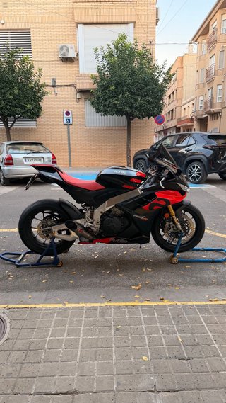 Aprilia RSV4 Factory
