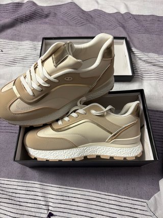 Bambas de mujer beige y doradas