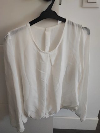 Blusa Blanca de Manga Larga