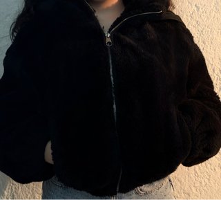 Chaqueta de pelo negra