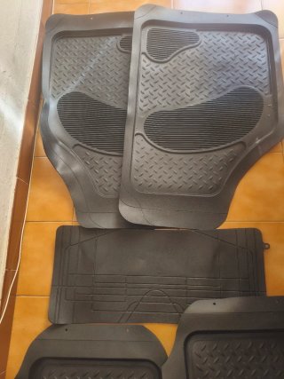 Set de 4 Alfombrillas Universales para Coche