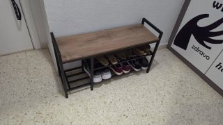 Zapatero con banco estilo industrial