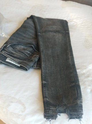 Pantalón vaquero gris