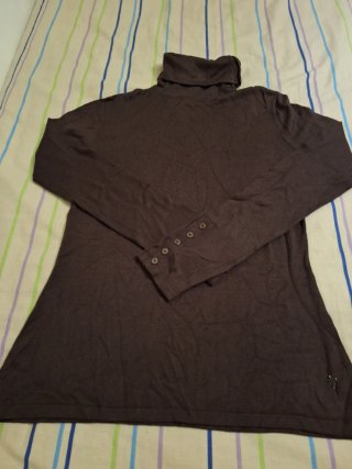 Jersey de cuello alto marrón
