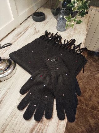 Conjunto Bufanda y Guantes Desigual