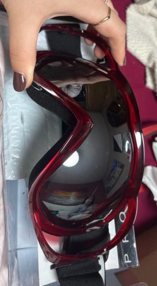 Gafas de nieve rojas
