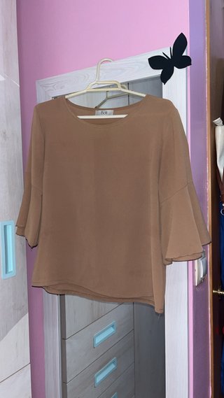 Blusa Marrón con Mangas Acampanadas