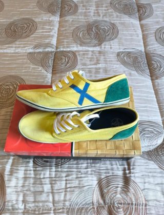Zapatillas Munich Amarillas Talla 43