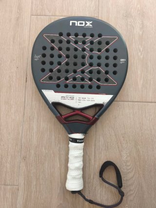 Pala de Pádel Nox AT10 Genius Luxury 12k 2025