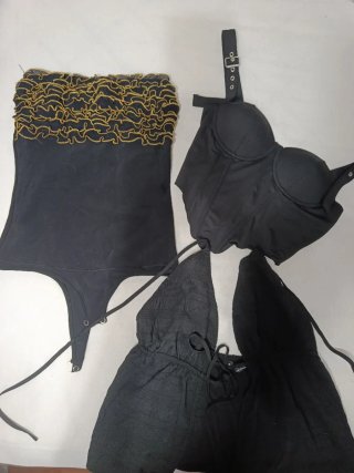 Lote de 3 tops negros a la moda.