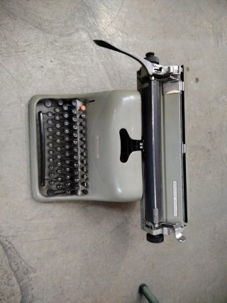 Máquina de escribir Hispano Olivetti