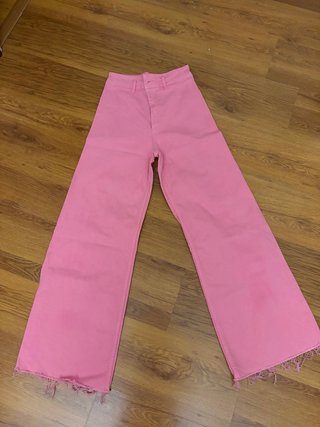 Pantalón Rosa de Pernera Ancha.