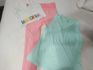 Conjunto Deportivo y Top Moschino
