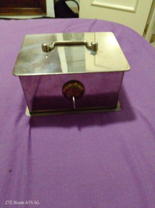 Caja de caudales metálica