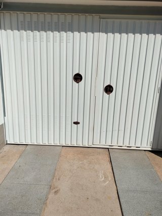 Puerta de Cochera Metálica Blanca
