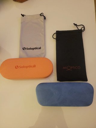 Lote de 4 fundas para gafas, sin usar