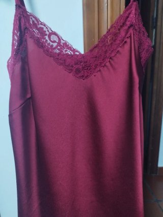 Blusa lencera color burdeos