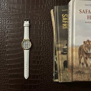 Reloj con estampado de elefantes