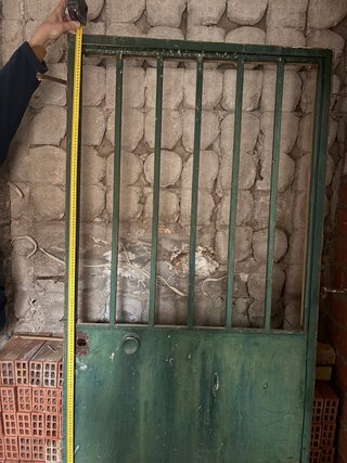 Puerta de Hierro con Reja