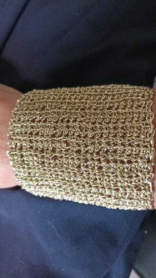 Brazalete de Crochet Dorado