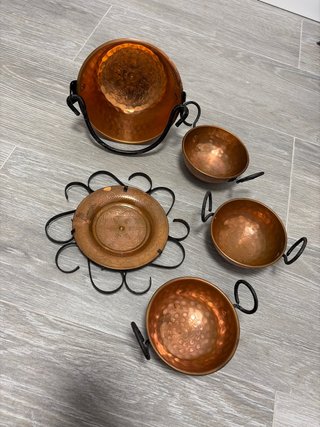 Lote de 4 Calderos de Cobre Martillados y plato