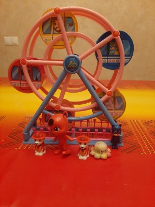 Noria de Juguete con Figuras